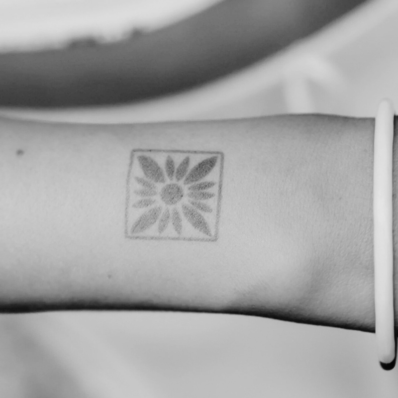 Abstract sunflower - Temporary Tattoo